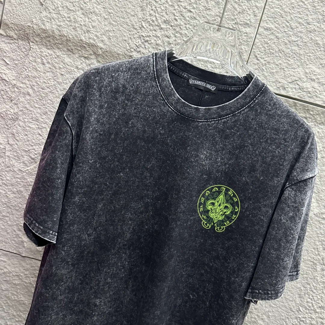 🅿️180 CH* Crow Heart* 2025 spring and summer new style Snowflake distressed washed retro round neck short sleeves Chest and front logo Horseshoe print on front and back Customized fabric Short-sleeved T-shirt Unisex Size: S M L XL XXL Color: Snowflake Black Snowflake Gray Snowflake Pink Snowflake Blue